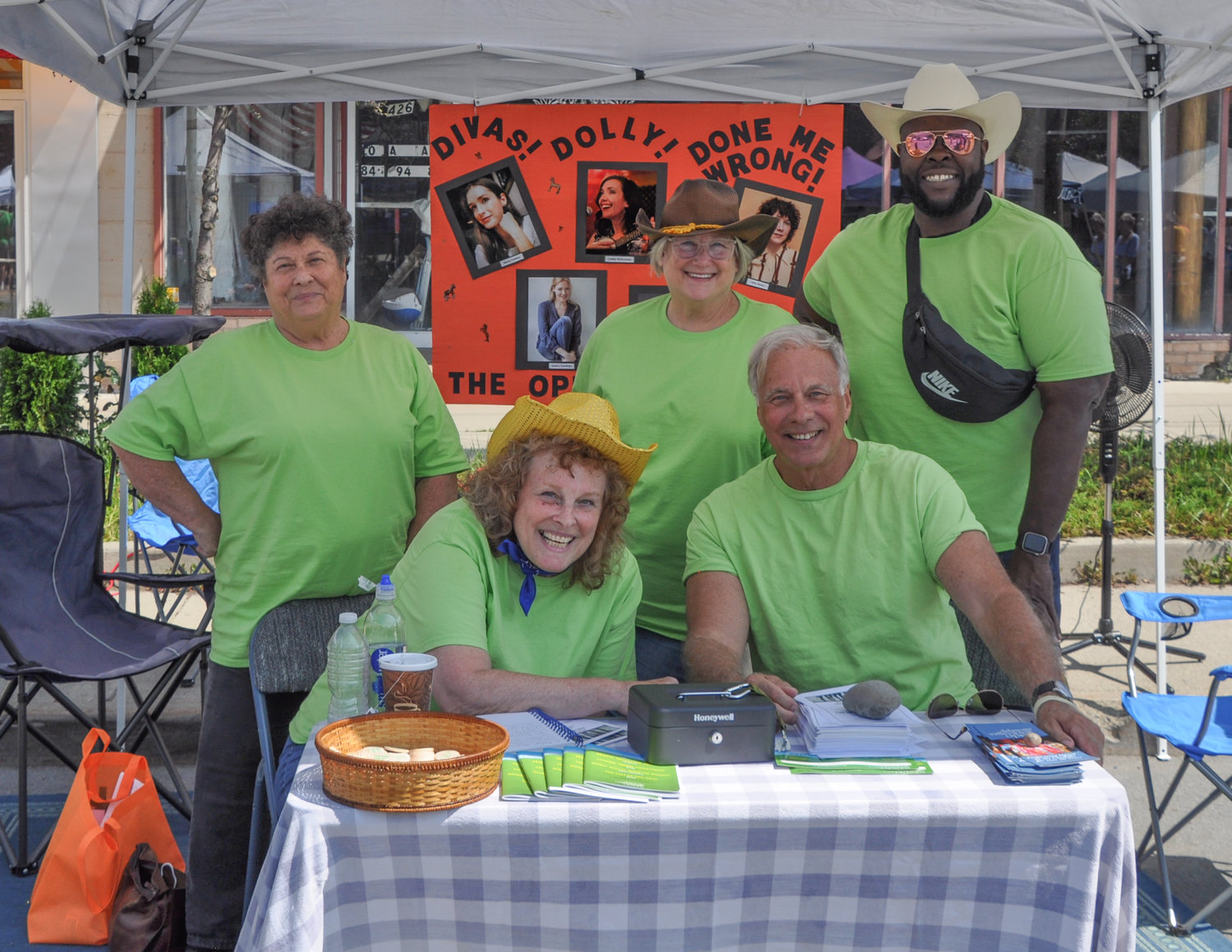 Members of the Delaware Valley Opera company were all smiles during the Bagel Festival, held in Monticello, NY last weekend. I was feeling a little "cross and bitterish" but I put on a happy face for Dharma's adoring fans.